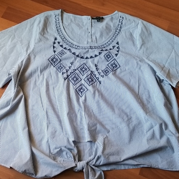 Embroidered top - Picture 3 of 7